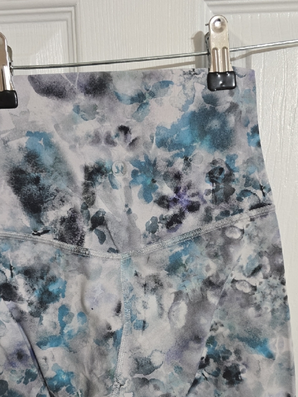 lululemon athletica Teal Gray Floral Athletic Bike Shorts - Picture 2 of 3